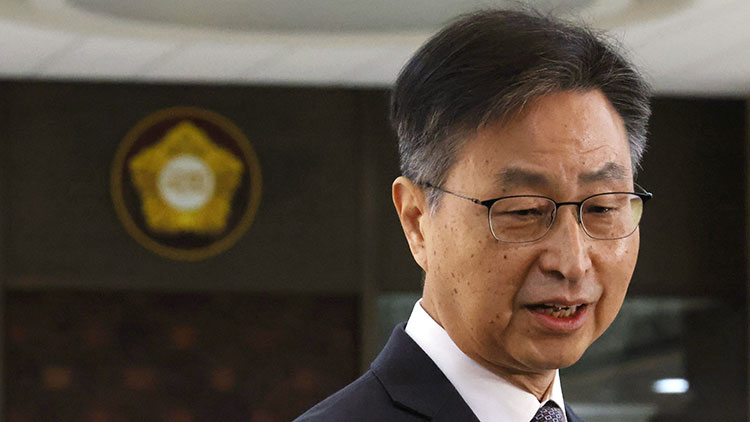 최재해 감사원장이 29일 국회 예결위 회의에 입장하며 탄핵 관련 입장을 말하고 있다. /연합뉴스 