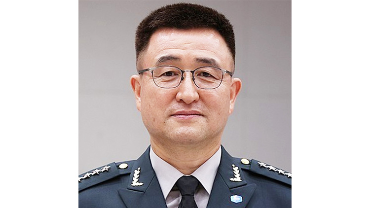 윤석열 대통령이 지난 3일 용산 대통령실에서 긴급 담화를 통해 "종북 세력을 척결하고, 자유 헌정질서를 지키기 위해 비상계엄을 선포한다"고 밝혔다. 사진은 계엄사령관에 임명된 육군 대장 박안수.  /연합뉴스 