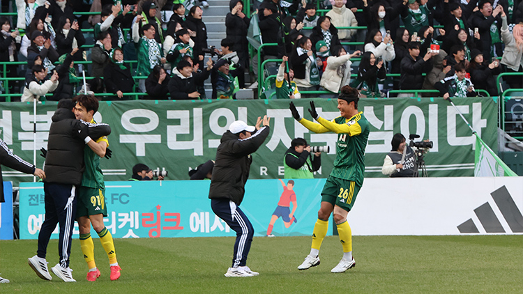 전북, K리그1 잔류 성공…서울 이랜드와 승강PO 합계 4-2 승리