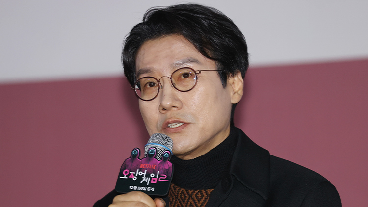 황동혁 감독이 9일 오전 서울 중구 동대문디자인플라자에서 열린 넷플릭스 시리즈 '오징어 게임 시즌2' 제작발표회에서 인사말을 하고 있다. /연합뉴스