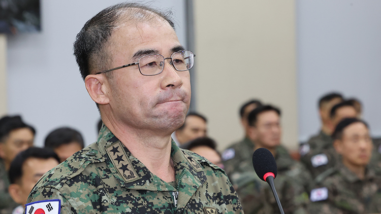 곽종근 육군 특수전사령관이 10일 오후 국회 국방위원회 전체회의에서 계엄 당시 윤석열 대통령과의 통화내용을 공개하며 굳은 표정을 짓고 있다. /연합뉴스