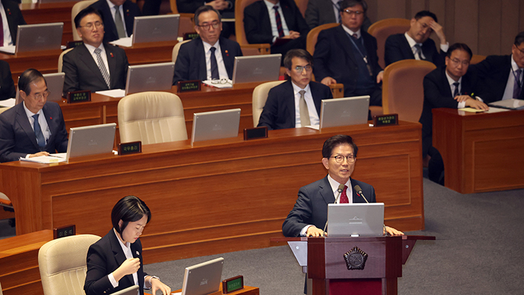 김문수, '비상계엄 사과' 국회 요구에 홀로 거부