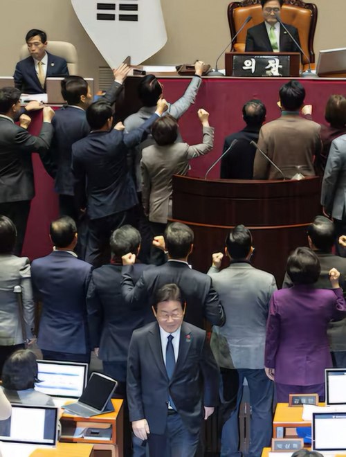 주진우 '이재명 미소, 민주당 민낯 보여준 역사적 한 장면'