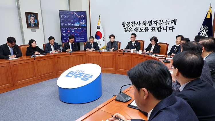 더불어민주당 내란극복·국정안정특위 위원장 김민석 의원이 2일 오전 국회에서 열린 내란극복·국정안정특별위원회 5차 회의에서 발언하고 있다. /연합뉴스