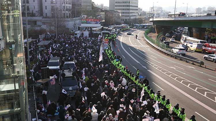 與, '尹 체포영장' 집행에 '헌법 지켜져야…시민과 충돌 없이 차분하게 진행돼야'