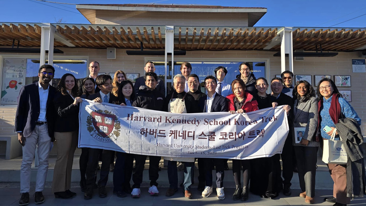 文, 케네디스쿨 재학생 맞아 '평범한 시민이 민주주의 세워'