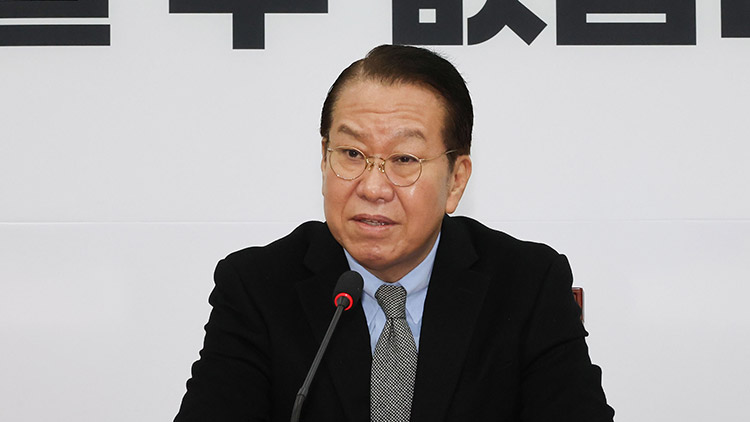 국민의힘 권영세 비상대책위원장이 6일 국회에서 열린 신년 기자간담회에서 발언하고 있다. /연합뉴스