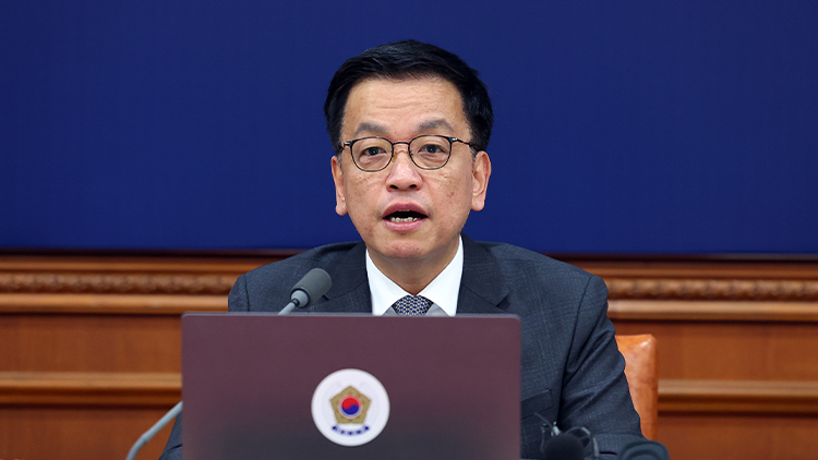 최상목 대통령 권한대행 부총리 겸 기획재정부 장관이 11일 정부서울청사에서 열린 국무회의에서 발언하고 있다. /대통령통신사진기자단