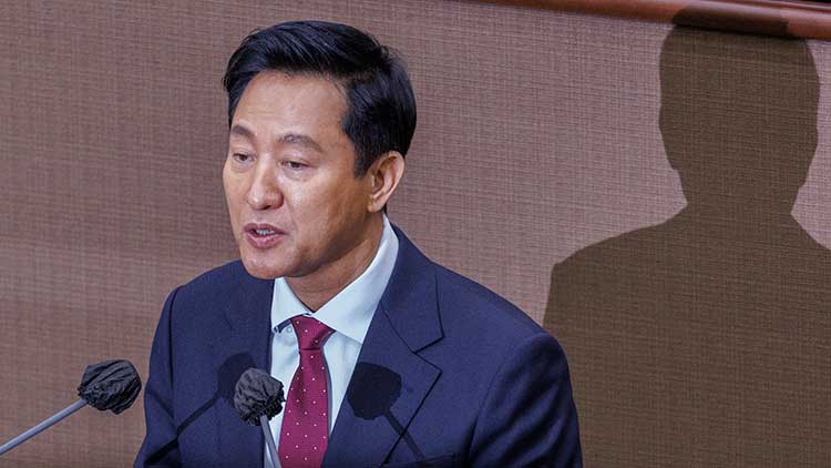 오세훈 서울시장이 18일 서울시의회에서 열린 제328회 임시회에 참석해 2025년도 업무보고를 하고 있다.  /연합뉴스