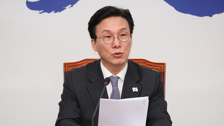 더불어민주당 김민석 최고위원이 23일 서울 여의도 국회에서 기자간담회를 하고 있다. /연합뉴스