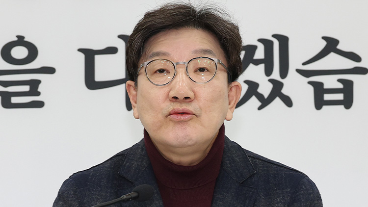 국민의힘 권성동 원내대표가 23일 서울 여의도 국회에서 현안 관련 기자간담회를 하고 있다. /연합뉴스