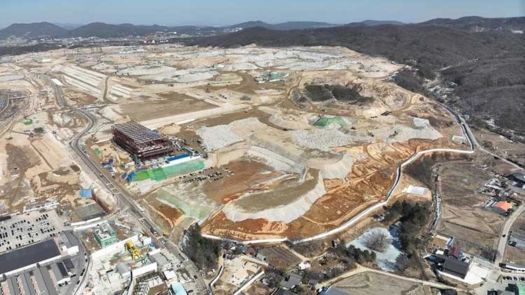 25일 SK하이닉스 뉴스룸에 따르면 SK하이닉스[000660]는 전날 용인 반도체 클러스터 1기 팹의 본격 착공에 들어갔다. /연합뉴스 