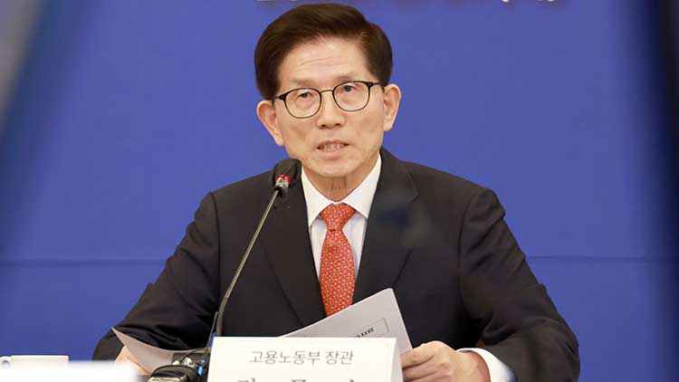 김문수 고용노동부 장관 /연합뉴스 