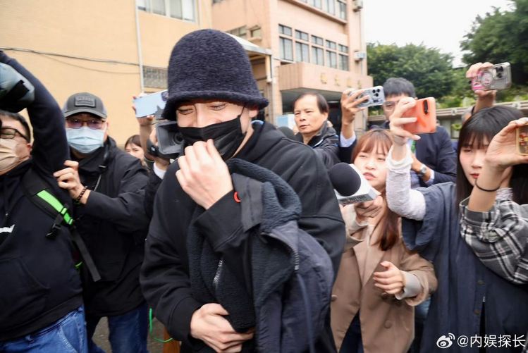 보석금을 내고 석방된 대만 배우 왕대륙 /출처: 웨이보 '内娱探长'