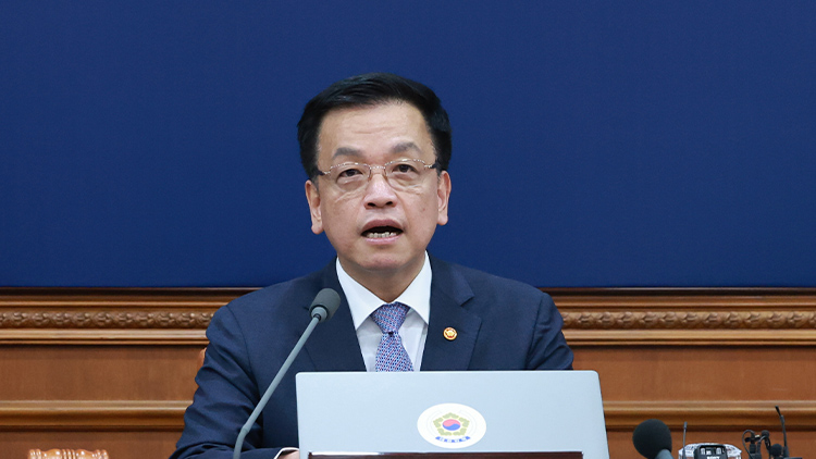 최상목 대통령 권한대행 부총리 겸 기획재정부 장관이 11일 정부서울청사에서 열린 국무회의에서 발언하고 있다. /연합뉴스