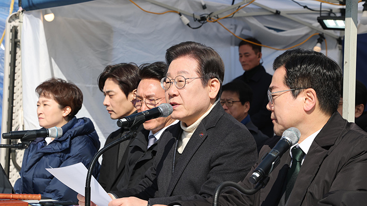 더불어민주당 이재명 대표가 19일 서울 종로구 경복궁역 부근 광화문 민주당 천막농성장에서 열린 현장 최고위원회의에서 발언하고 있다. /연합뉴스