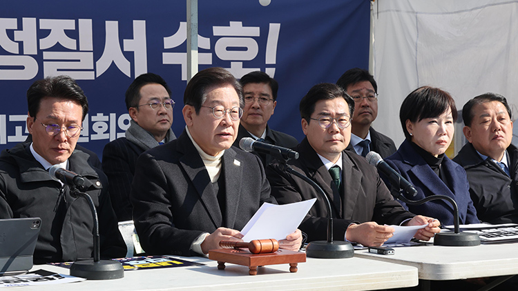 더불어민주당 이재명 대표가 19일 서울 종로구 경복궁역 부근 광화문 민주당 천막농성장에서 열린 현장 최고위원회의에서 발언하고 있다. /연합뉴스