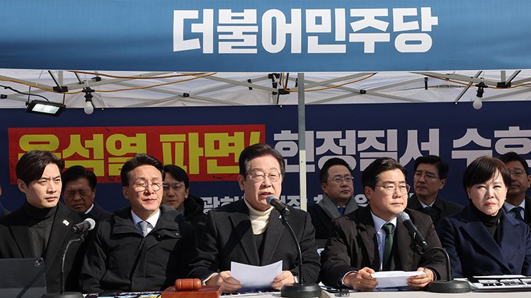 더불어민주당 이재명 대표가 19일 서울 종로구 경복궁역 부근 광화문 민주당 천막농성장에서 열린 현장 최고위원회의에서 발언하고 있다. /연합뉴스