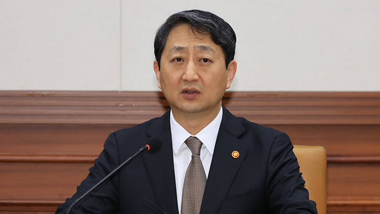 안덕근 산업통상자원부 장관이 9일 서울 종로구 정부서울청사에서 최상목 부총리 겸 기획재정부 장관 주재로 열린 경제관계장관회의 겸 산업경쟁력강화 관계장관회의에서 발언하고 있다. /연합뉴스