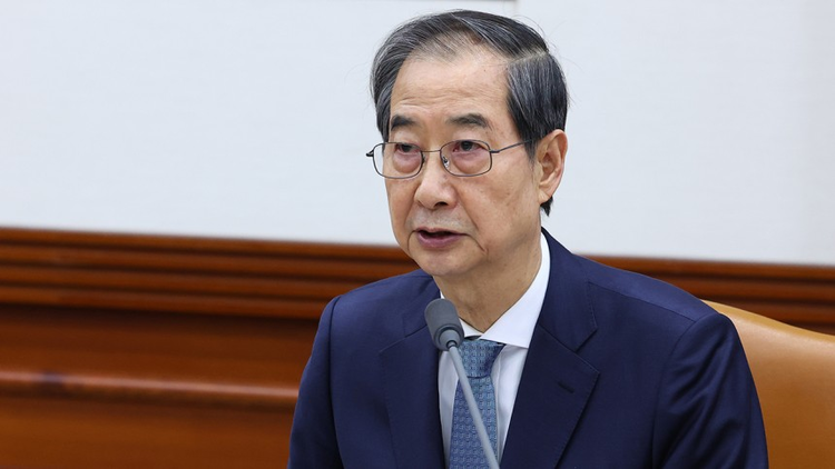 한덕수 대통령 권한대행 국무총리가 10일 정부서울청사에서 국정현안관계장관회의를 하고 있다.