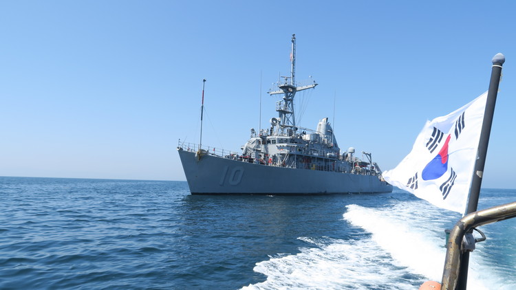 지난 7일부터 15일까지 포항 동방 해역에서 열린 한ㆍ미 연합 기뢰전 훈련에 참가한 미국 해군 소해함 워리어함이 기동하고 있다.  /해군 제공