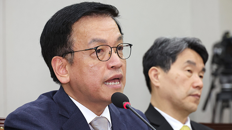 최상목 부총리 겸 기획재정부 장관이 16일 국회에서 열린 법제사법위원회의 '기획재정부 장관 최상목 탄핵소추사건 조사' 청문회에서 의원질의에 답변하고 있다. / 연합뉴스