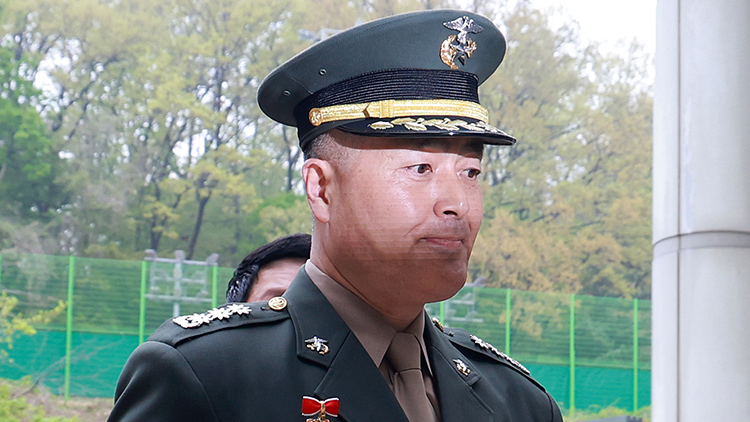 해병대 채모 상병 순직 사건과 관련해 1심에서 무죄를 선고받은 박정훈 전 해병대 수사단장(대령)이 18일 서울 서초구 서울고등법원에서 열린 항소심 첫 공판준비기일에 출석하고 있다. /연합뉴스