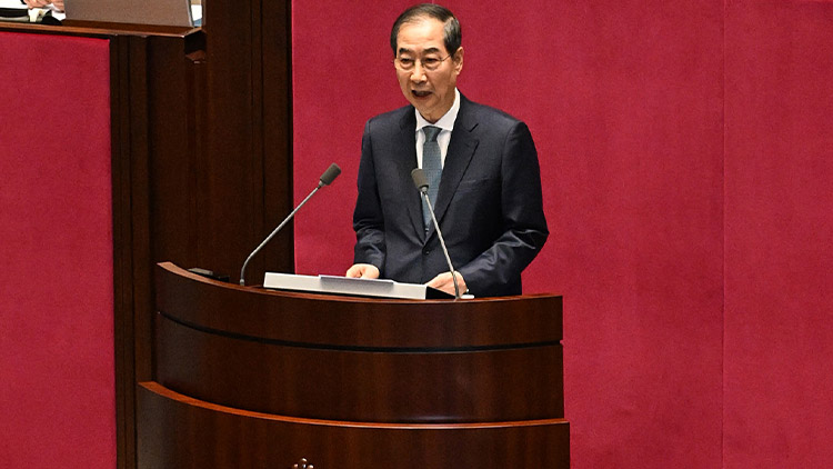 한덕수 대통령 권한대행 국무총리가 24일 서울 여의도 국회 본회의장에서 추가경정예산안 시정연설을 하고 있다. /국회사진기자단