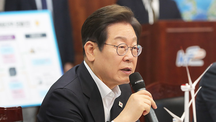 더불어민주당 이재명 대선 경선 후보가 24일 오전 전북 새만금33센터를 방문해 발언하고 있다. /전북사진기자단