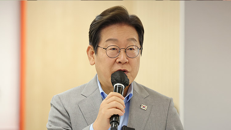 25일 전남 나주 전남농업기술원 청년창농타운에서 열린 간담회에서 더불어민주당 이재명 대선 경선 후보가 발언하고 있다. /연합뉴스