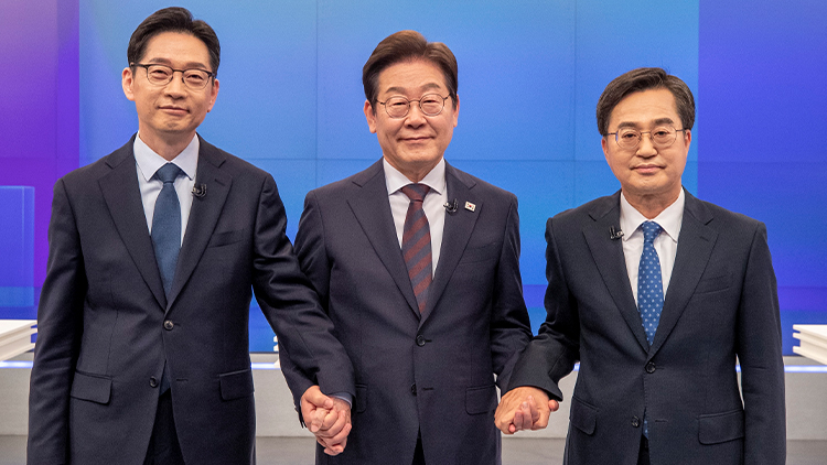 (왼쪽부터) 김경수, 이재명, 김동연 더불어민주당 대선 경선 후보 /국회사진기자단