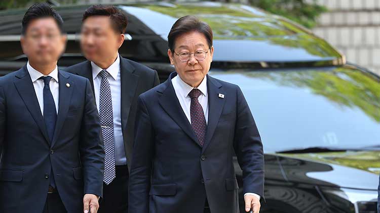 더불어민주당 이재명 대선 후보가 29일 서울 서초구 서울중앙지방법원에서 열린 '대장동 배임ㆍ성남FC 뇌물' 1심 속행 공판에 출석하고 있다. /연합뉴스 