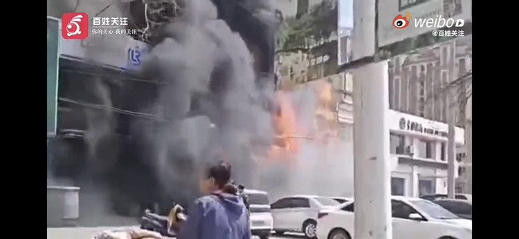 중국 랴오닝성 랴오양시 식당 화재현장./ 웨이보 캡처