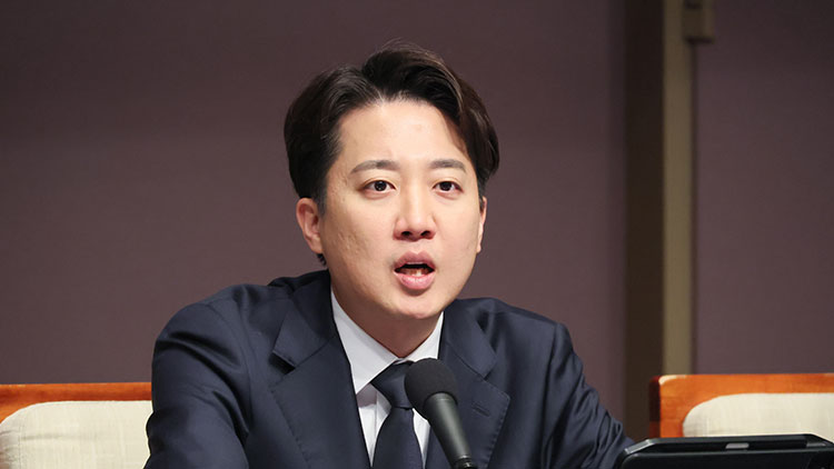 개혁신당 이준석 대선 후보가 30일 서울 중구 한국프레스센터에서 열린 관훈토론회에서 발언하고 있다. /연합뉴스