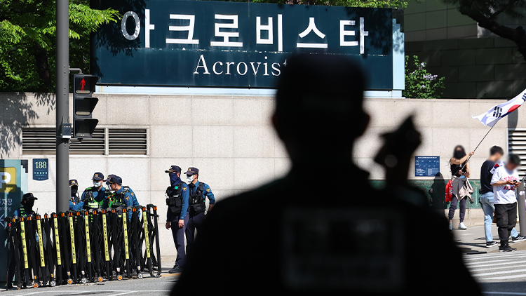 檢, '尹 사저·코바나' 6시간 압수수색…건진 청탁 의혹 관련