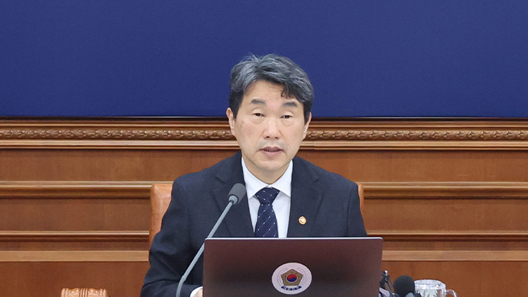 이주호 대통령 권한대행 부총리 겸 교육부 장관이 2일 정부서울청사에서 임시 국무회의를 하고 있다. /연합뉴스