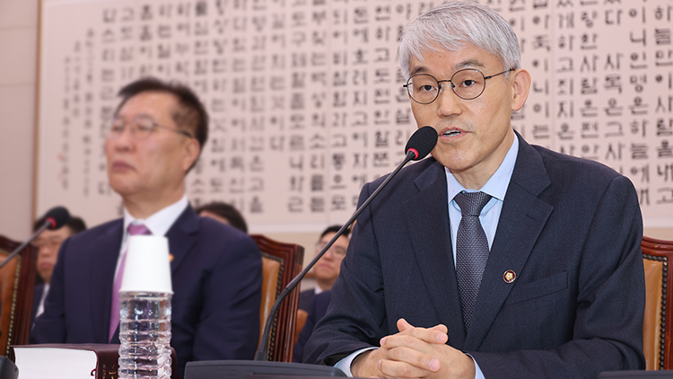 2일 서울 여의도 국회에서 열린 법제사법위원회 전체회의에서 천대엽 법원행정처장이 의원 질의에 답하고 있다./연합뉴스