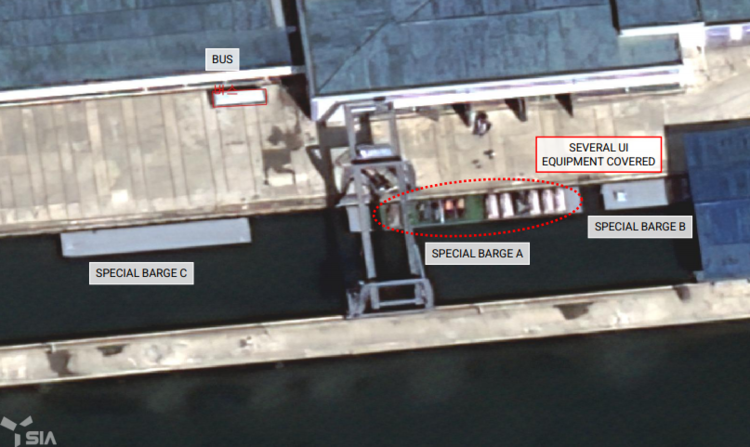 송도원 별장에서 총 3척의 특수 바지선이 포착됐다. 이 바지선들은 수상스키, 제트스키 등 해양 레저 장비를 운반하는 데 사용된다. /SI 애널리틱스 제공