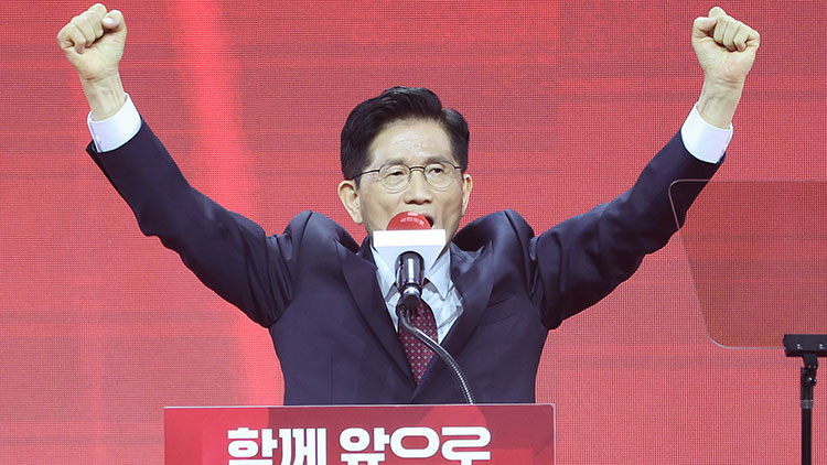 국민의힘 대선 후보로 선출된 김문수 후보가 3일 경기 고양시 킨텍스에서 열린 국민의힘 전당대회에서 수락 연설을 하고 있다. /연합뉴스