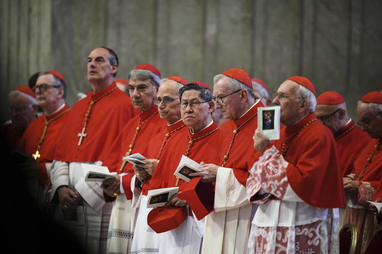 새로운 교황을 선출하는 콘클라베에 참여하는 추기경들 /AP=연합뉴스
