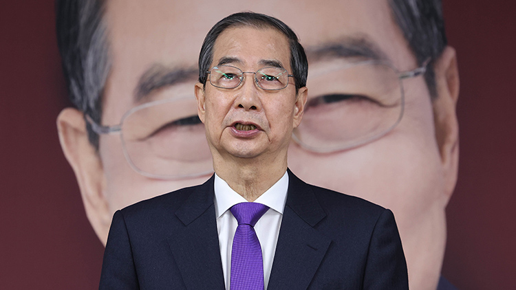 무소속 한덕수 대통령선거 예비후보가 7일 서울 영등포구 선거캠프 사무실에서 열린 기자회견에서 대선 단일화와 관련해 발언하고 있다. /연합뉴스 