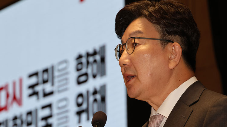 국민의힘 권성동 원내대표가 7일 서울 여의도 국회에서 열린 의원총회에서 발언하고 있다. /연합뉴스