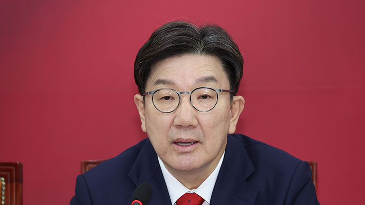 국민의힘 권성동 원내대표가 8일 국회에서 열린 비상대책위원회의에서 발언하고 있다. /연합뉴스