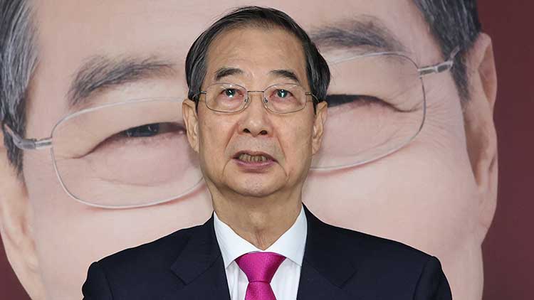 한덕수 대통령선거 예비후보가 11일 서울 여의도 캠프 사무실에서 기자회견을 하고 있다. /연합뉴스 