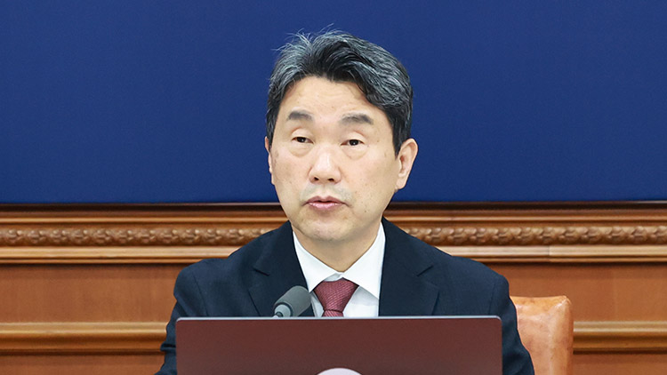 이주호 대통령 권한대행 부총리 겸 교육부 장관이 13일 정부서울청사에서 열린 국무회의에서 발언하고 있다. /연합뉴스