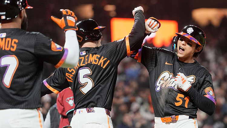 14일(한국시간) 샌프란시스코 오라클파크에서 열린 애리조나 다이아몬드백스전에서 홈런을 친 뒤 기뻐하는 이정후 모습 /AP=연합뉴스