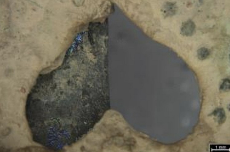 거꾸로 된 하트 모양과 비단벌레 날개 장식 흔적. /국가유산청 제공