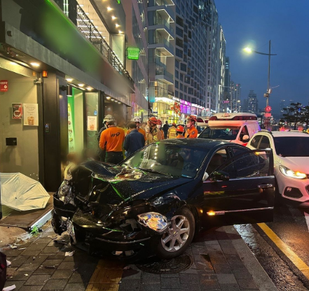 사고가 난 광안리해수욕장 해변도로 현장 /부산소방재난본부 제공