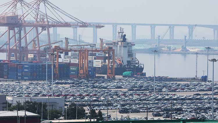 한국의 5월 수출이 작년보다 1.3% 감소하면서 수출 증가율이 4개월 만에 마이너스로 떨어졌다. /연합뉴스 