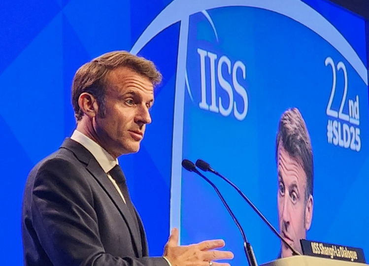 에마뉘엘 마크롱 프랑스 대통령이 지난달 30일 싱가포르 샹그릴라호텔에서 열린 아시아안보회의에서 연설을 하고 있다.